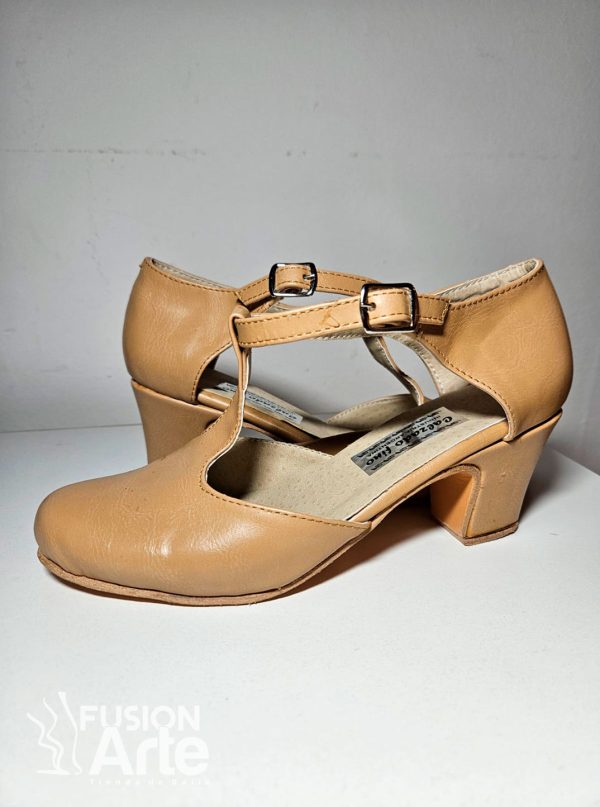Zapato de tira beige