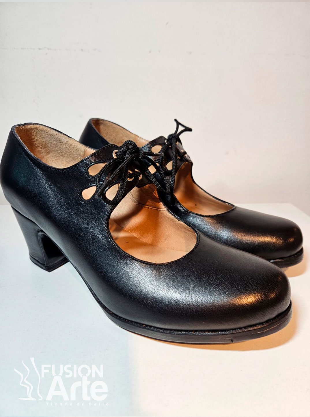 Modelo-Emma-Negro-01